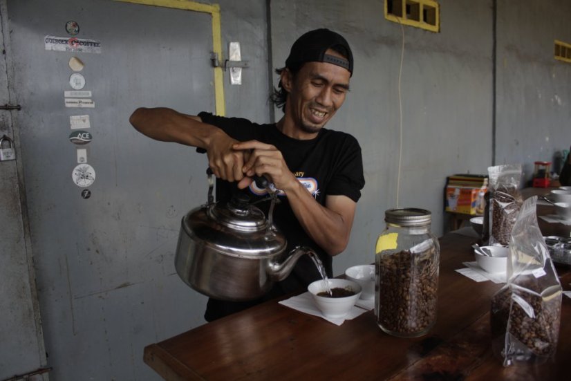 Indonesia Hendra Maulizar - Gramáž: 1000g
